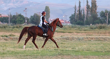 DAYANIKLILIĞIN ŞAMPİYONLARI KAYSERİ’DE BULUŞTU
