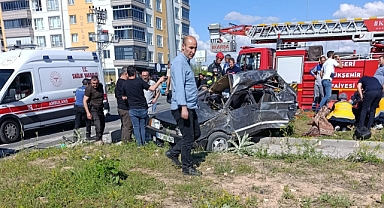 İKİ OTOMOBİL ÇARPIŞTI: 3 ÖLÜ, 5 YARALI