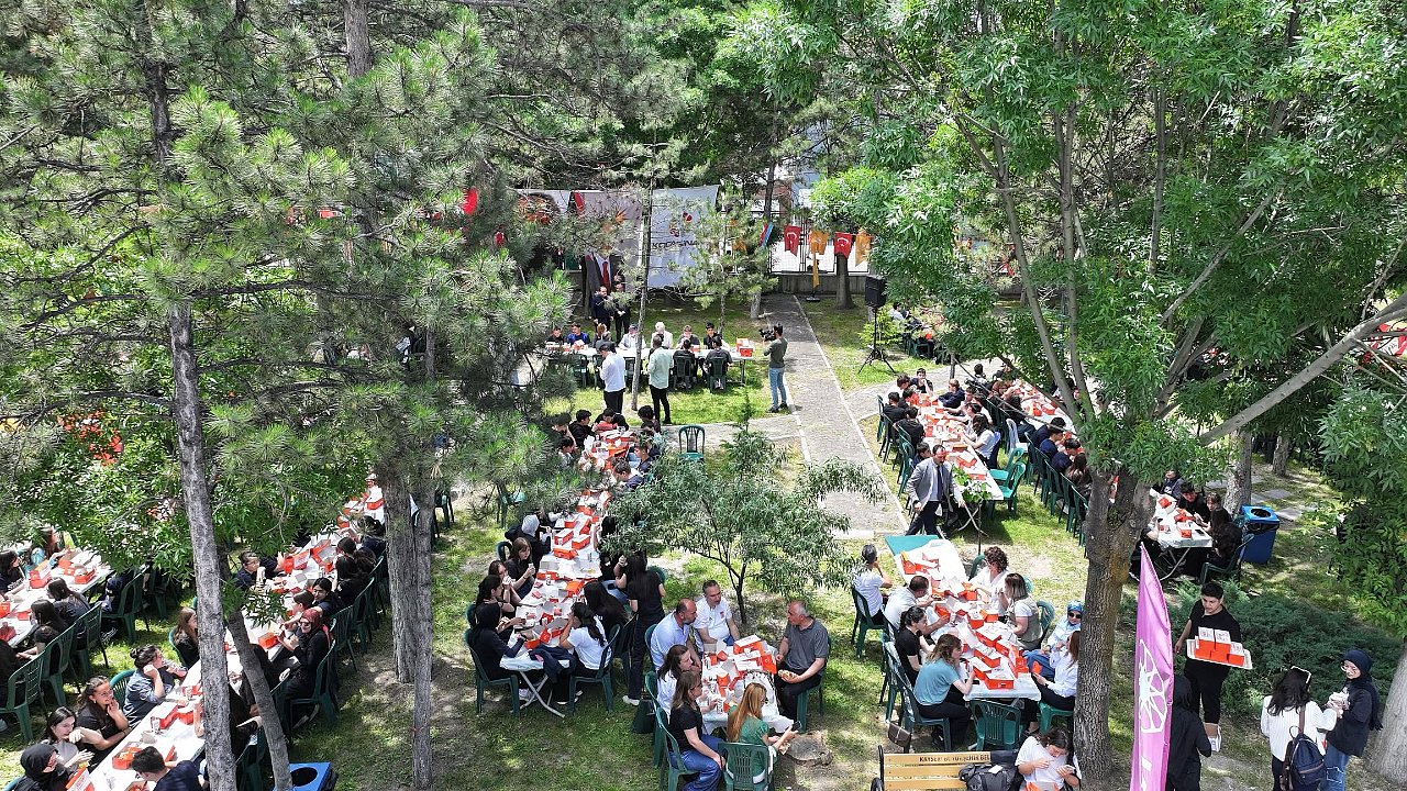 KOCABURGER’İN BU HAFTAKİ DURAĞI SÜMER FEN LİSESİ OLDU