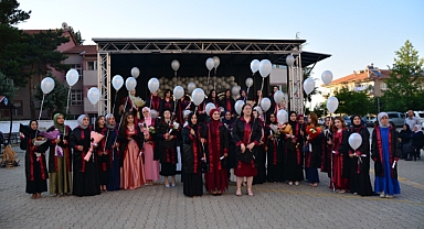 MEZUNİYET SEVİNCİ