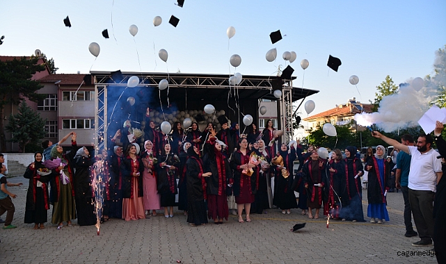 MEZUNİYET SEVİNCİ
