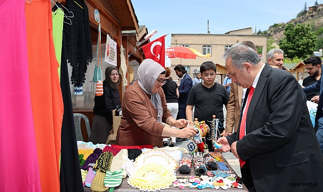 TALAS'IN MAHARETLİ ELLERİ YAZA MERHABA DİYOR