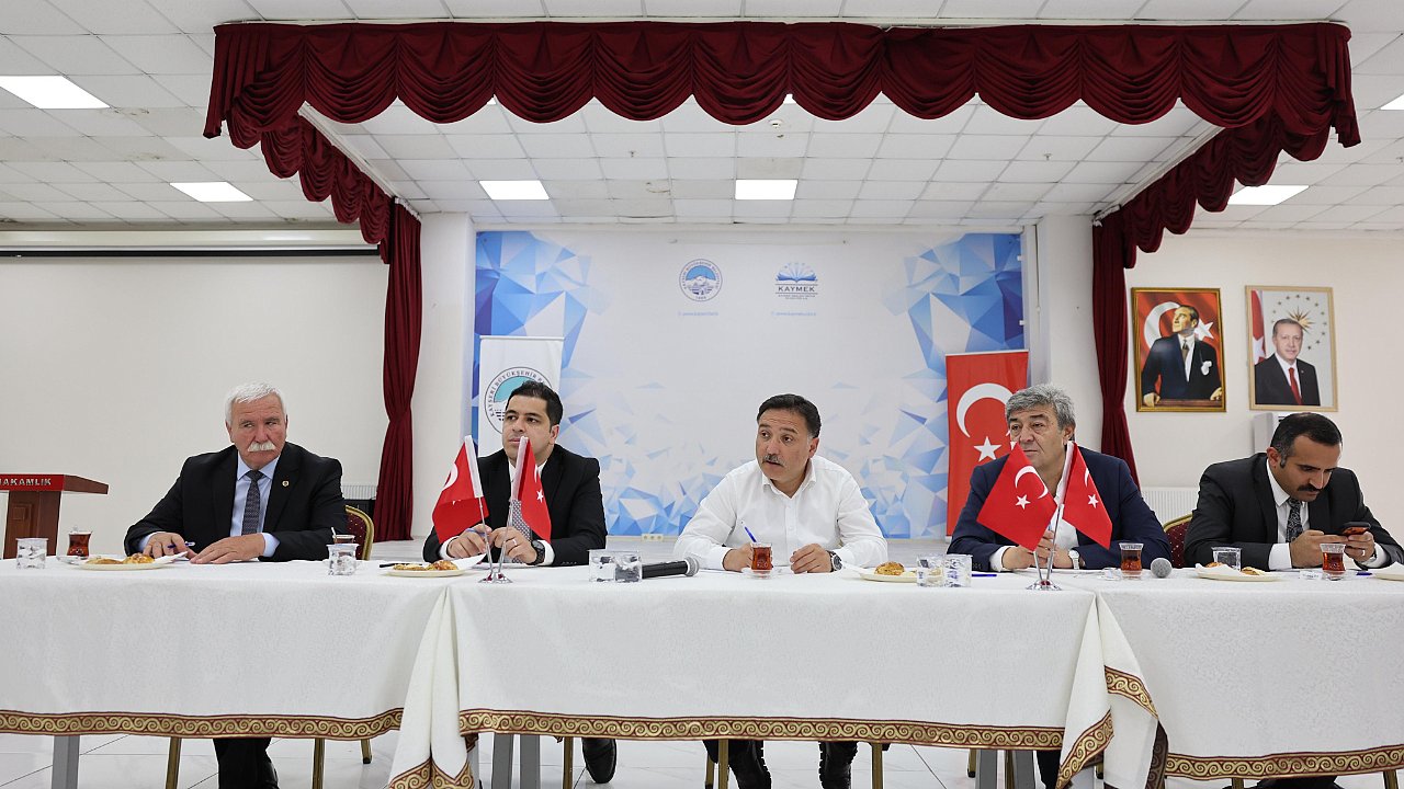 PINARBAŞI İLÇESİNDEKİ YATIRIMLARI YERİNDE İNCELEDİ