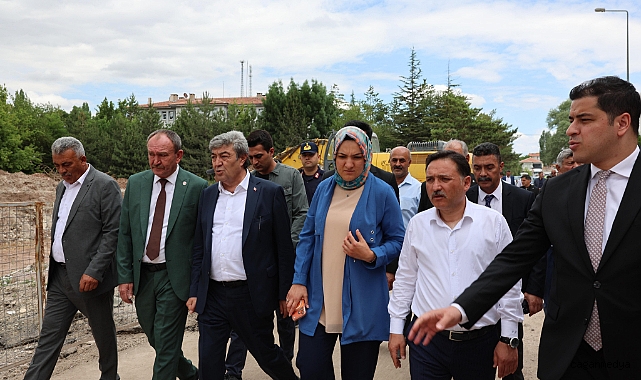 PINARBAŞI İLÇESİNDEKİ YATIRIMLARI YERİNDE İNCELEDİ