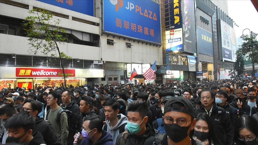 HONG KONG 'ÇİN MALI' ETİKETİNİ PROTESTO ETTİ