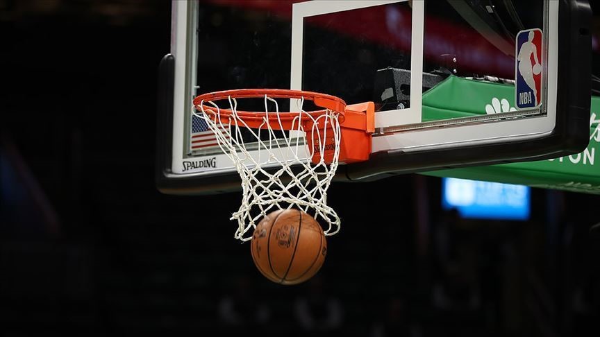 NBA'DE LAKERS BATI KONFERANSI LİDERLİĞİNİ GARANTİLEDİ